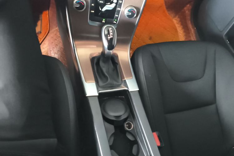 沃尔沃XC60 2016款 T5 智行版中控内饰18