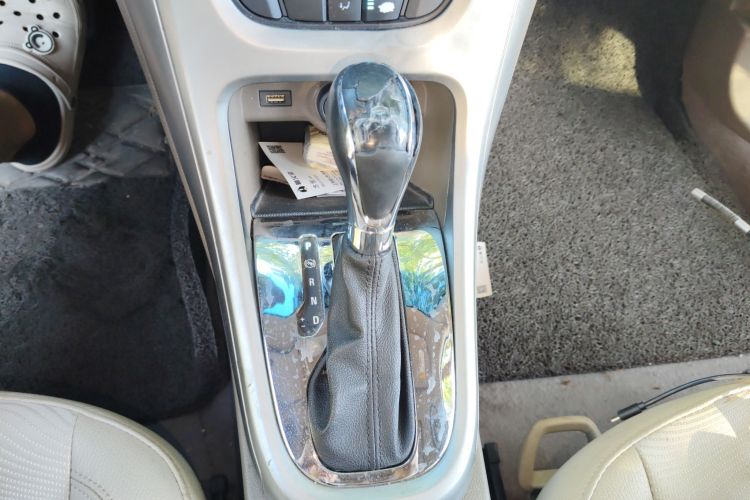 别克 英朗 2013款 GT 1.6L 自动时尚版中控内饰18