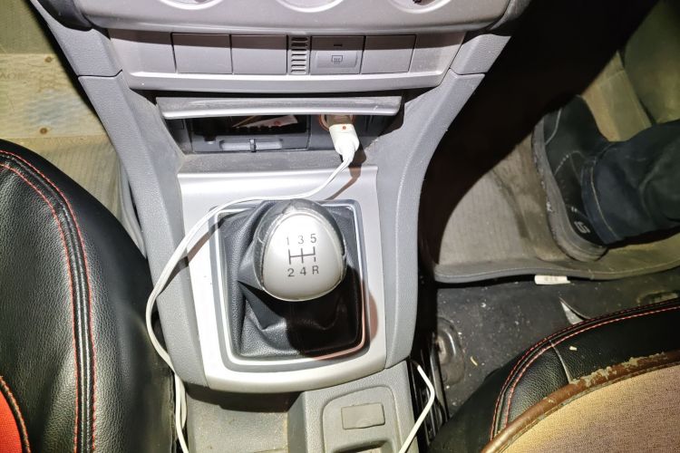 福特 福克斯 2013款 两厢经典 1.8L 手动基本型中控内饰18