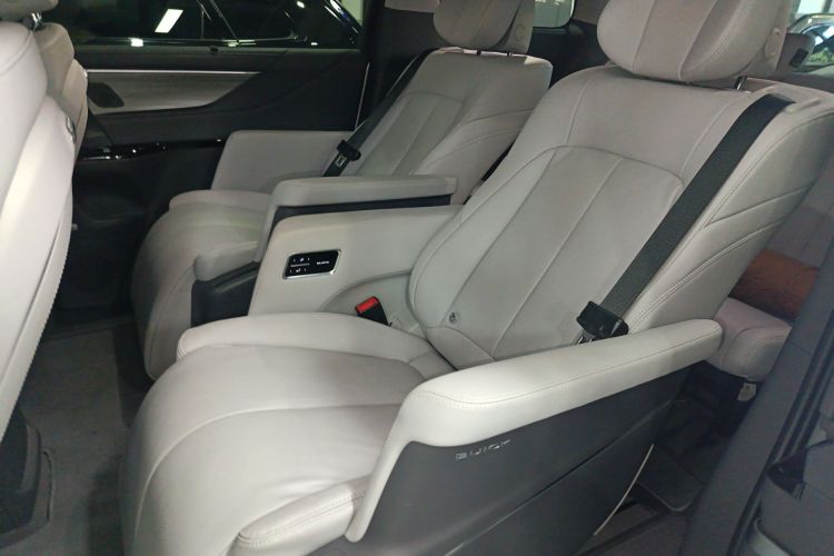 别克GL8 2025款 陆尊 尊享版中控内饰7004