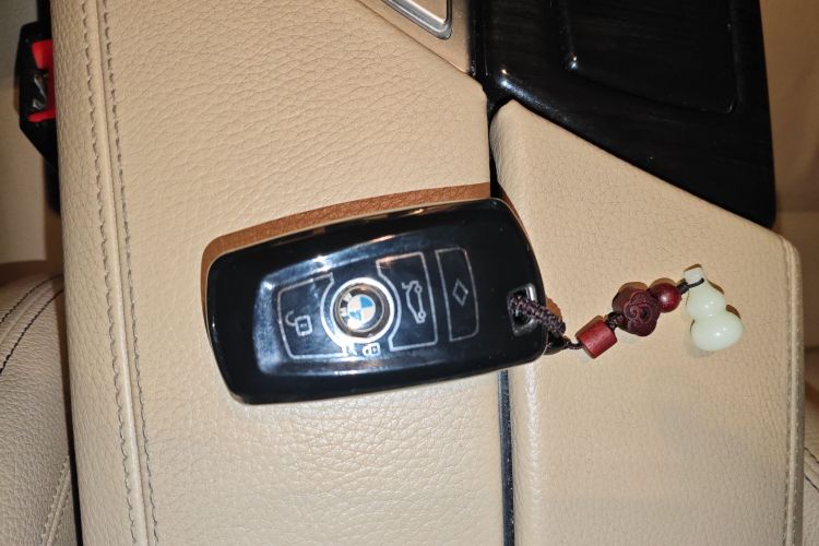 宝马5系 2014款 525Li 豪华设计套装中控内饰11