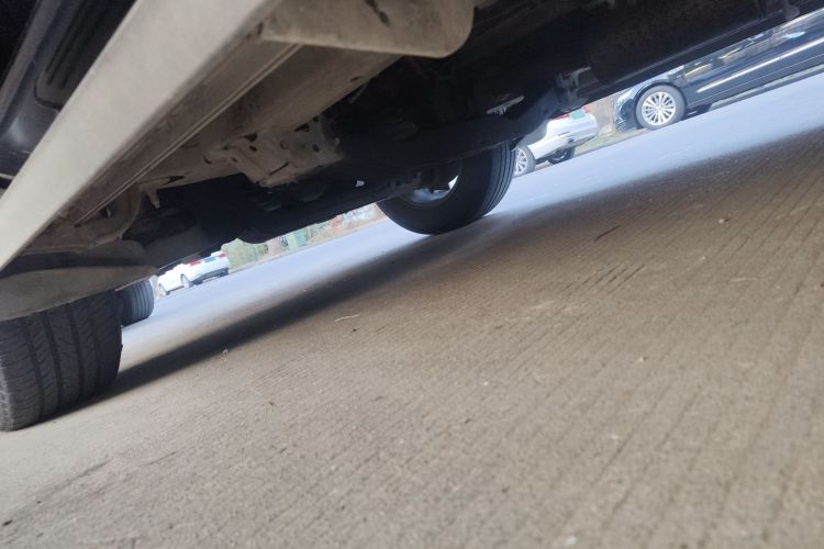 江铃 驭胜S350 2016款 2.0T 自动两驱汽油豪华天窗版7座局部细节9004