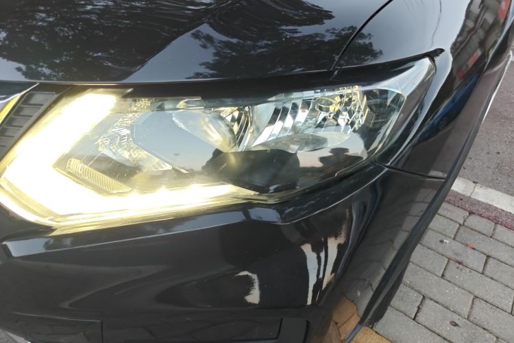 日产 奇骏 2017款 2.0L CVT舒适版 2WD局部细节36