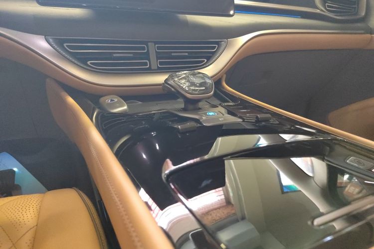 腾势D9 2022款 DM-i 970 四驱旗舰型中控内饰18