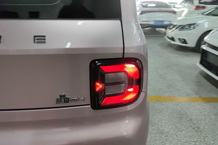 吉利银河 2023款 熊猫mini 200km 耐力熊车身外观9