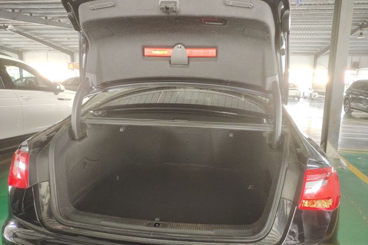 奥迪A6L 2015款 30 FSI 百万纪念舒享型机舱底盘23