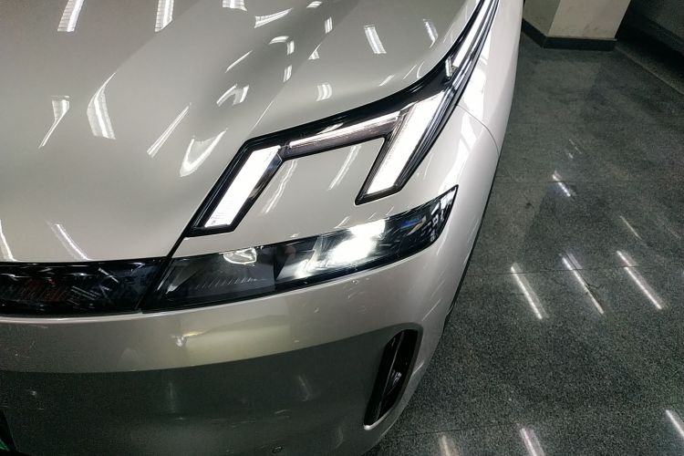 领克08 EM-P 2023款 120km 长续航Halo车身外观36