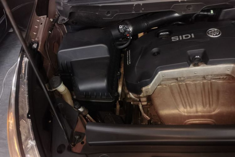 别克GL8 2017款 25S 尊贵型 国V机舱底盘25