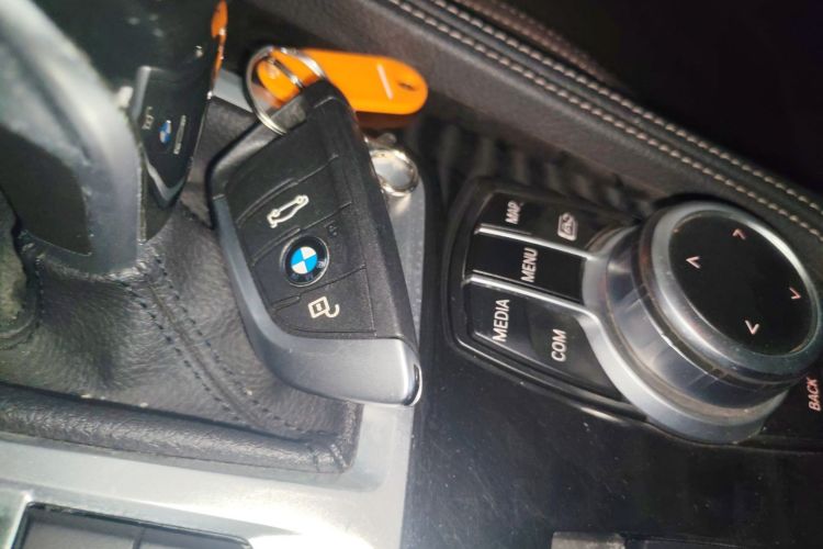 宝马1系 2021款 改款 120i M运动曜夜版中控内饰7001