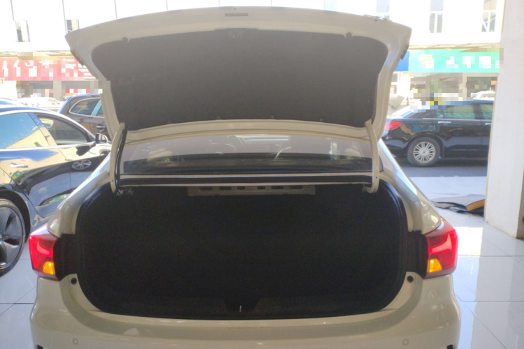 广汽传祺 传祺GA4 2018款 200T 自动尊享版机舱底盘23