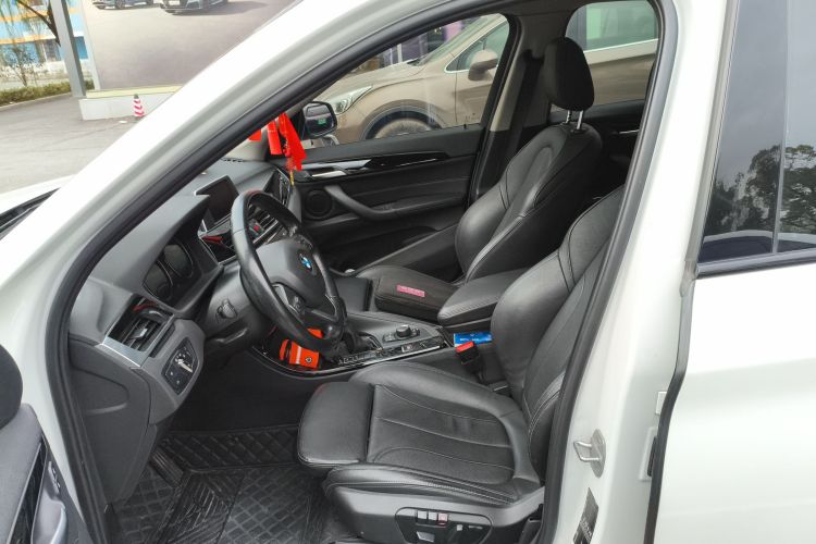 宝马X1 2019款 sDrive18Li 尊享型中控内饰19