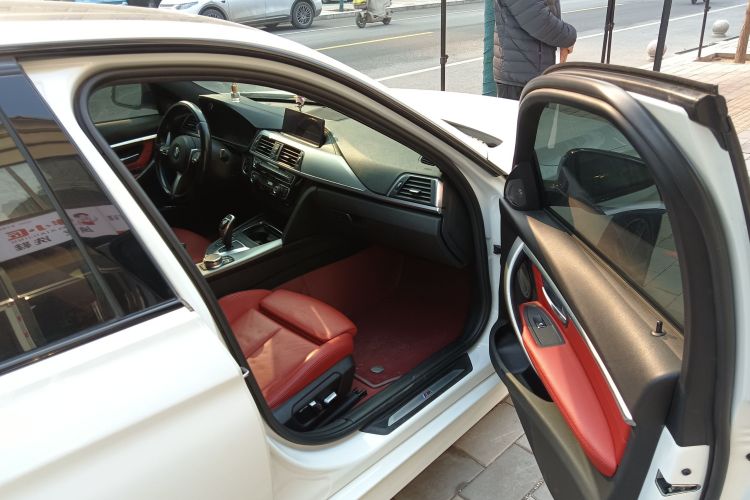 宝马3系 2019款 320i M运动曜夜版局部细节9005