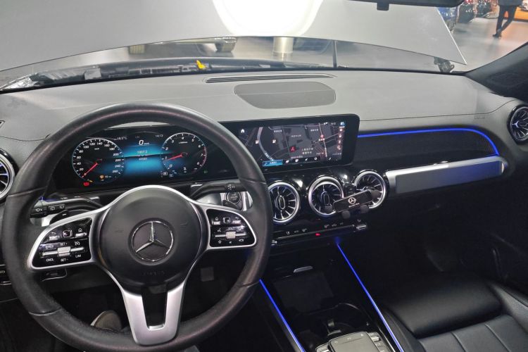 奔驰GLB 2022款 改款 GLB 200 时尚型中控内饰7002