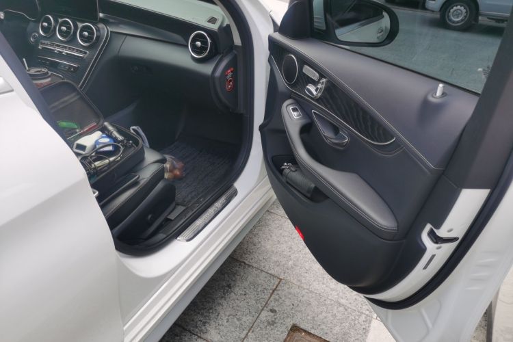 奔驰C级 2019款 改款 C 260 L 运动版局部细节9005