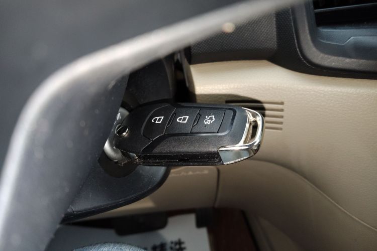 福特 撼路者 2017款 2.0T 汽油自动四驱菁英版 5座中控内饰7001