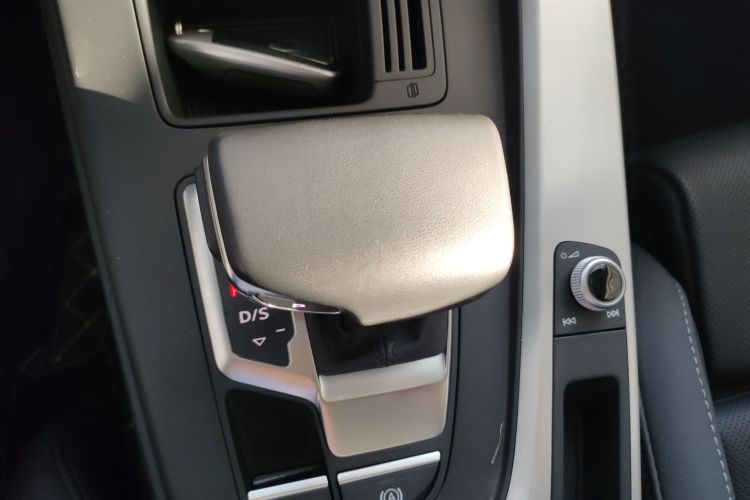 奥迪A4L 2023款 40 TFSI 时尚动感型中控内饰18