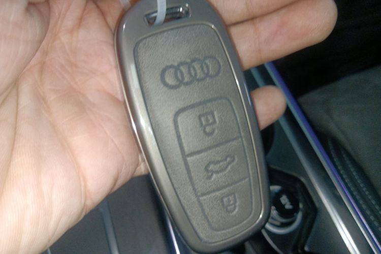 奥迪A6L 2023款 改款 45 TFSI quattro 尊享动感型中控内饰11