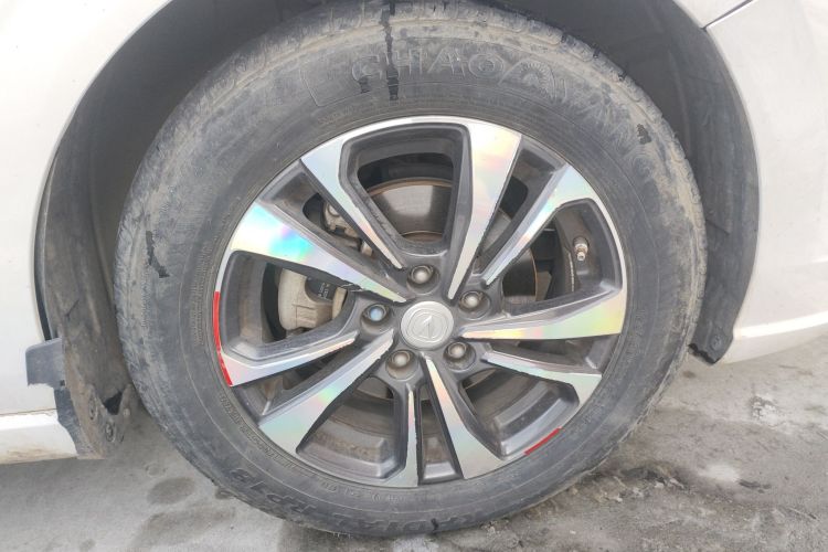 长安 逸动 2020款 PLUS 1.6L GDI 手动豪华型车身外观10