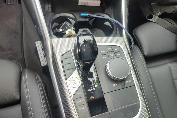 宝马3系 2020款 改款 325i M运动曜夜套装中控内饰18