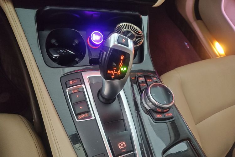 宝马5系 2014款 525Li 豪华设计套装中控内饰18