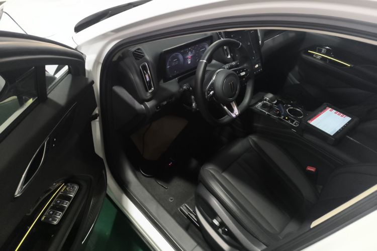 红旗HS3 PHEV 2024款 PHEV 115km 劲为版中控内饰20