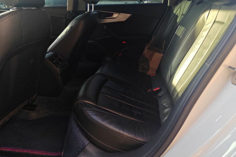 奥迪A4L 2018款 30周年年型 45 TFSI quattro 个性运动版中控内饰21