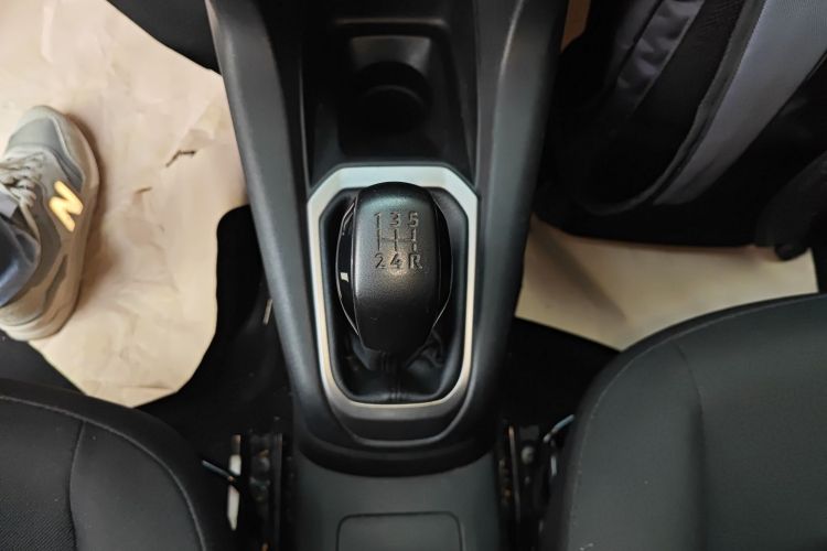 标致301 2014款 1.6L 手动舒适版局部细节18