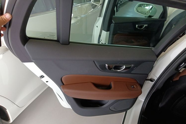 沃尔沃V60 2024款 B5 智远豪华版中控内饰49