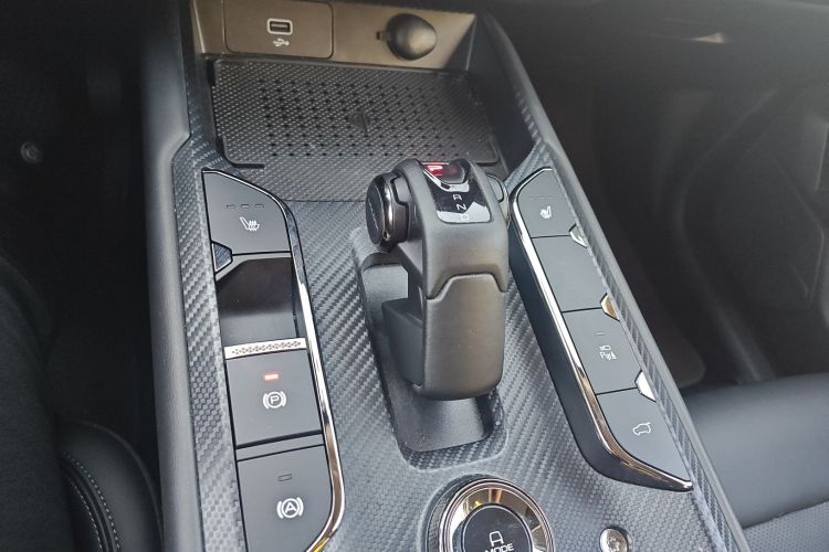 哈弗大狗 PLUS 新能源 2023款 DHT-PHEV 105km 潮电版Plus中控内饰18