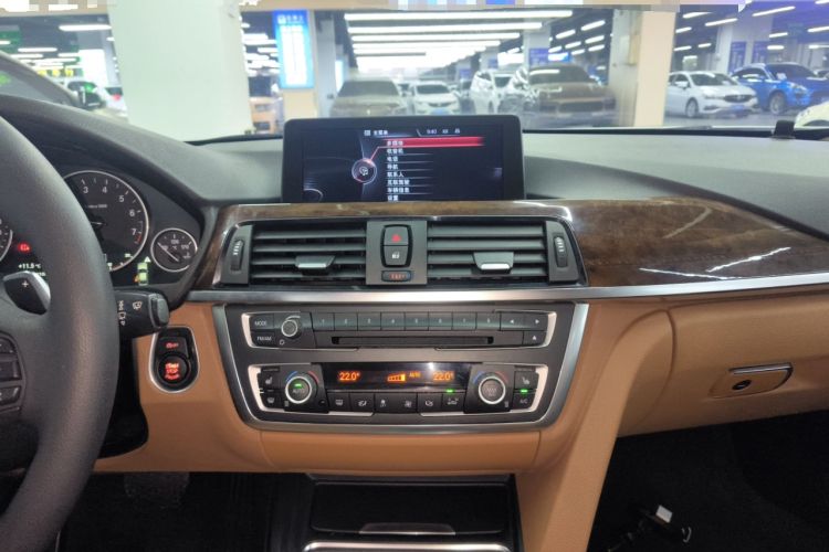 宝马3系 2015款 320Li 豪华设计套装中控内饰16