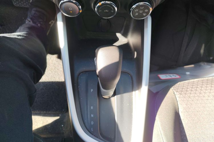 雪佛兰 科沃兹 2022款 325T 自动欣悦版中控内饰18