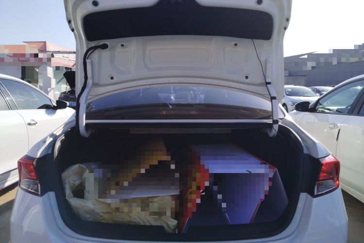 起亚 福瑞迪 2019款 1.6L 手动舒适版 国VI机舱底盘23