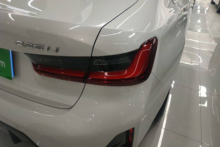 宝马3系 2025款 325Li M运动套装车身外观9