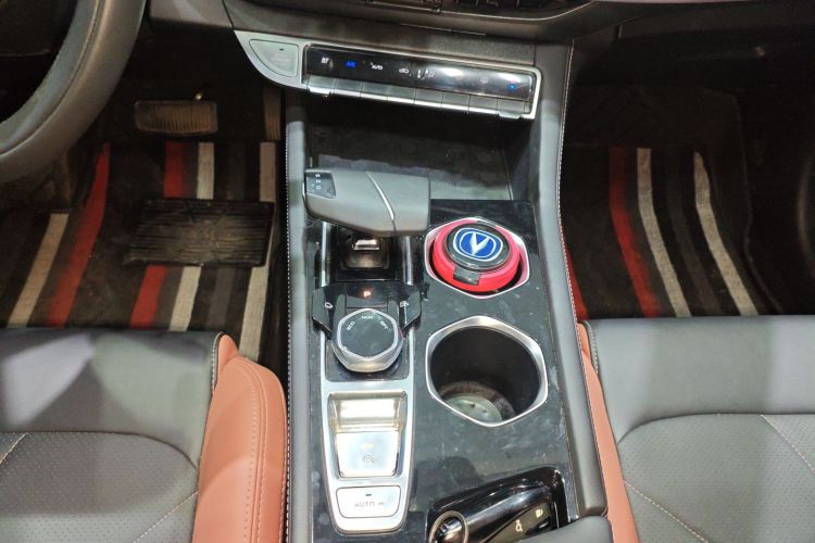 长安 逸动 2024款 PLUS 蓝鲸NE 1.4T GDI DCT高能版局部细节18