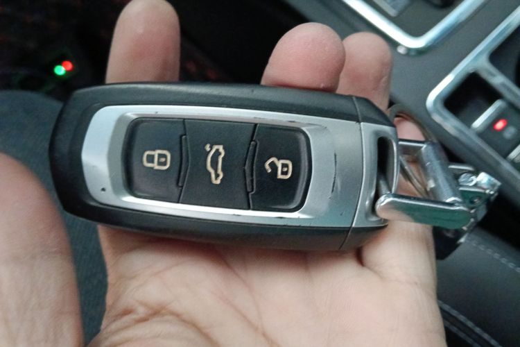 吉利汽车 帝豪 2017款 三厢百万款 1.5L CVT向上版中控内饰11