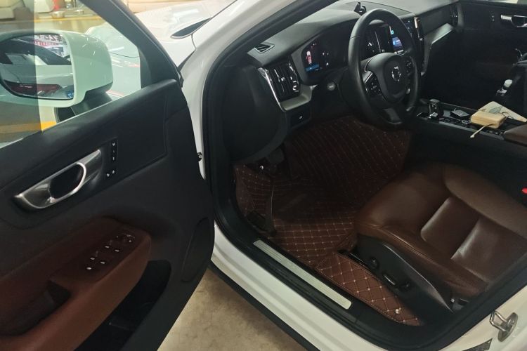 沃尔沃XC60 2024款 B5 四驱智逸豪华版中控内饰20