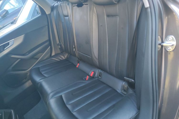 奥迪A4L 2018款 30周年年型 40 TFSI 进取型中控内饰21