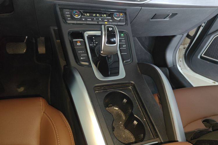 吉利汽车 博越 2021款 1.8TD DCT两驱亚运版局部细节18