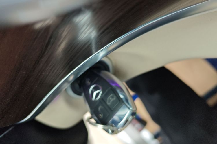 奔驰V级 2021款 V 260 领航版中控内饰11