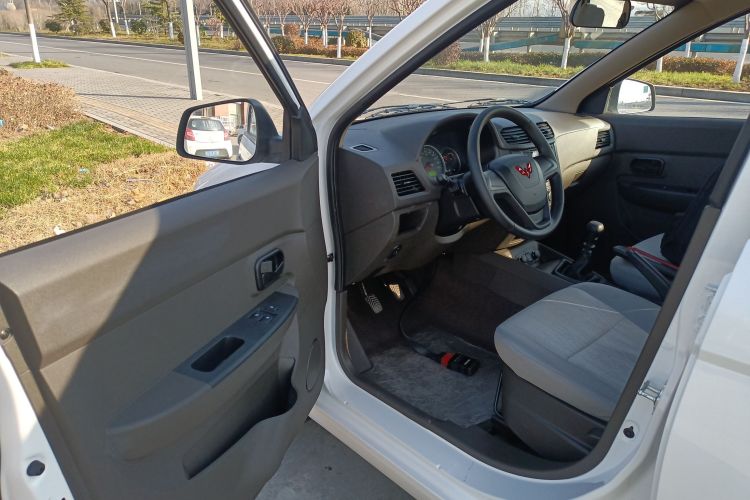 五菱汽车 五菱宏光 2021款 1.5L S基本型LAR中控内饰20