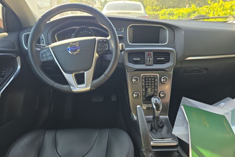 沃尔沃V40 2016款 T3 智逸版中控内饰12