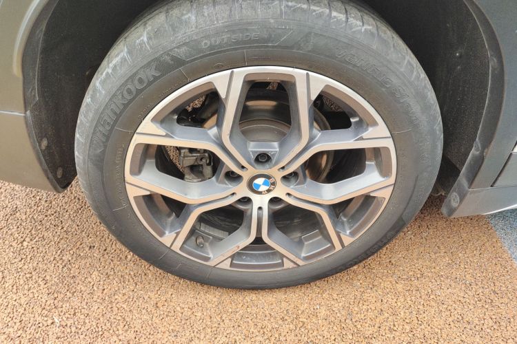 宝马X1 2022款 sDrive20Li 尊享型车身外观6008