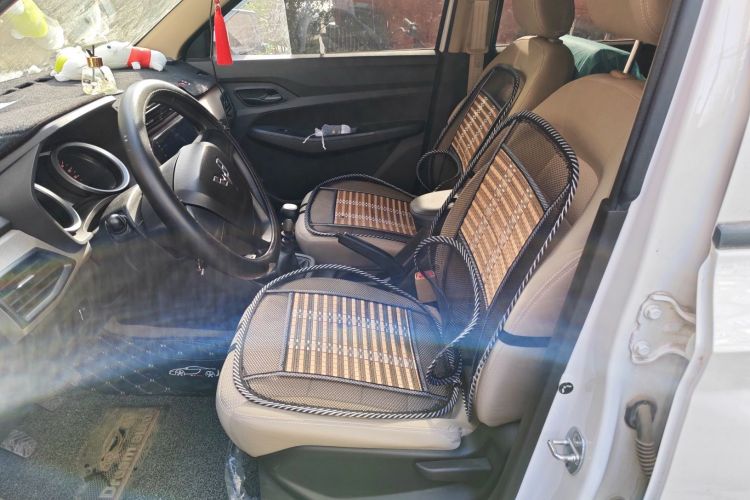 五菱汽车 五菱宏光 2019款 1.5L S标准型国VI LAR中控内饰19