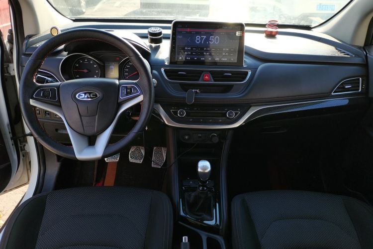 江汽集团 瑞风S3 2017款 1.5L 手动豪华型中控内饰12