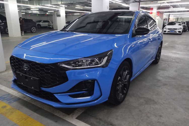 福特 福克斯 2022款 三厢 EcoBoost 180 自动ST Line车身外观1