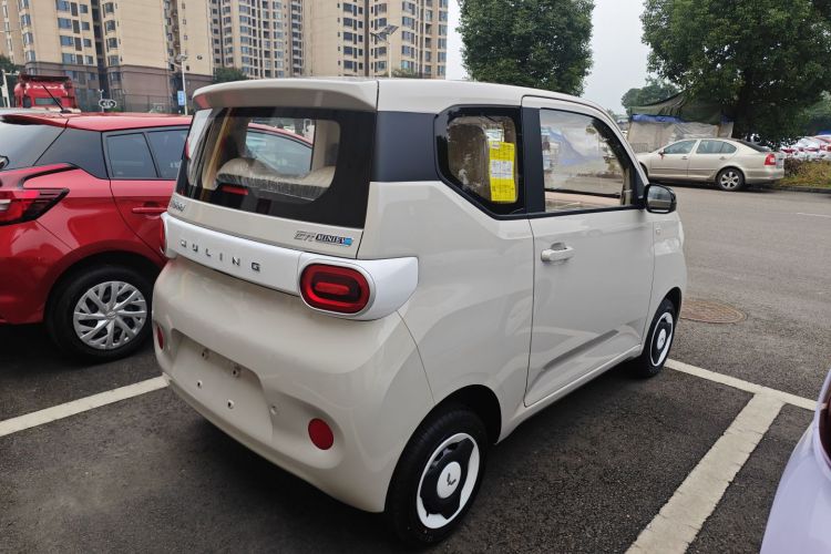 五菱汽车 宏光MINIEV 2024款 第三代 215km 青春版车身外观7