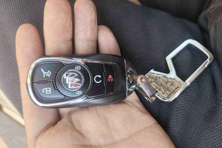 别克 昂科旗 2020款 28T 四驱Avenir艾维亚中控内饰11