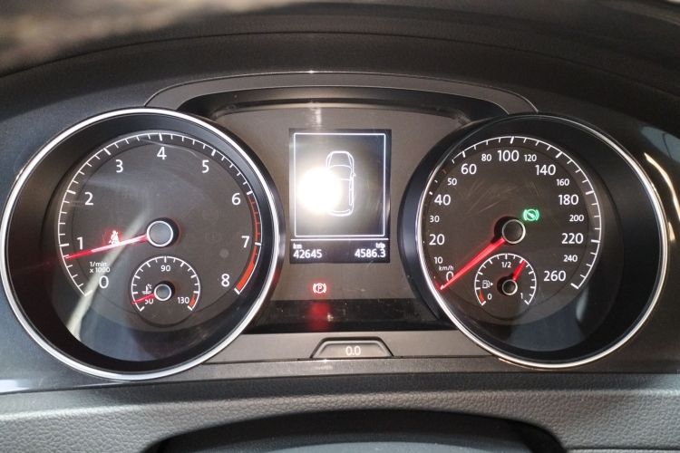 大众 高尔夫 2020款 200TSI DSG舒适进取版局部细节14