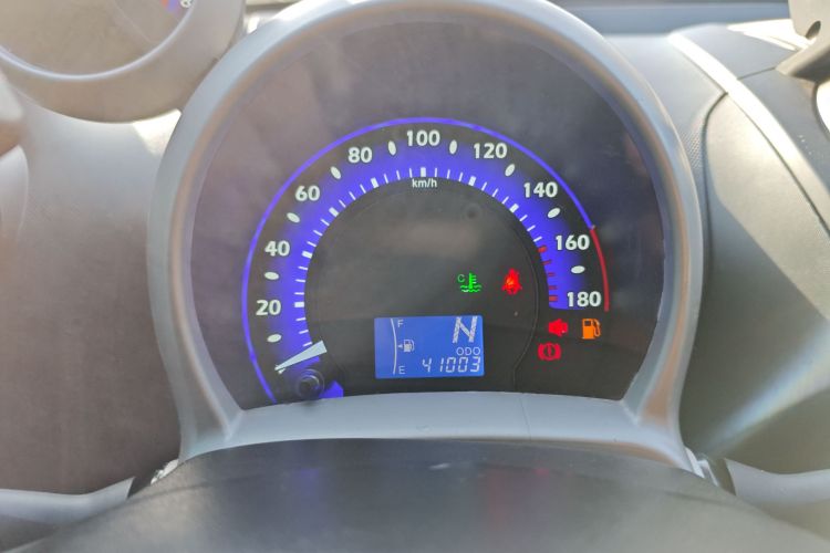 比亚迪F0 2015款 1.0L AMT 铉酷型中控内饰14