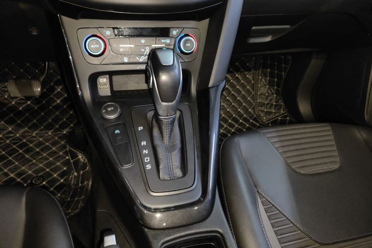 福特 福克斯 2018款 两厢经典 EcoBoost 180 自动精英型中控内饰18